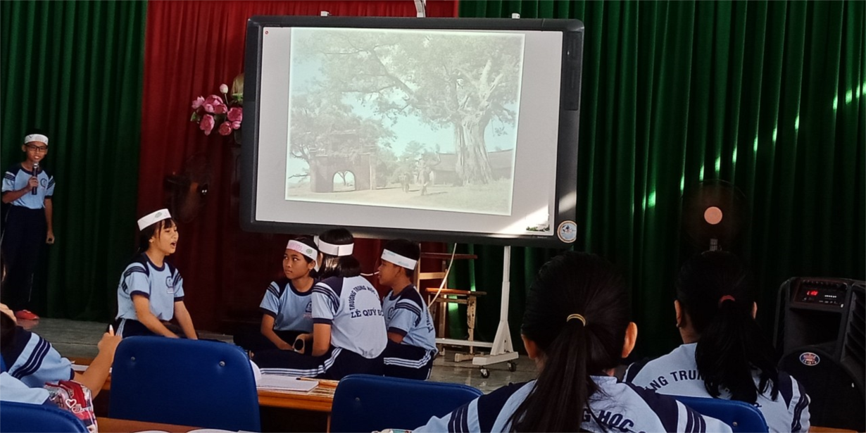 Môn Sử - Học sinh diễn kịch.jpg